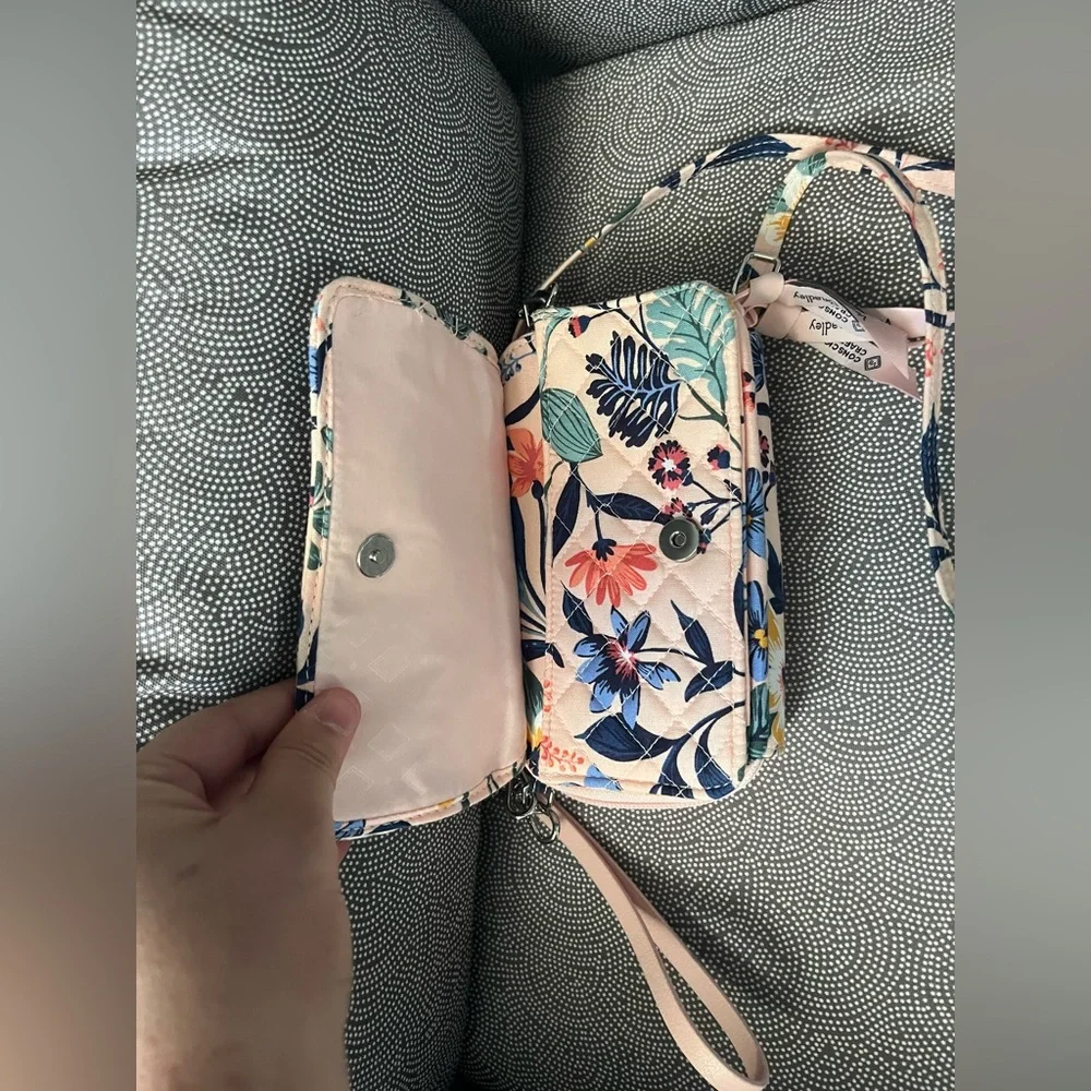 Vera Bradley Floral Print Wristlet Clutch *Make an Offer or Bundle*